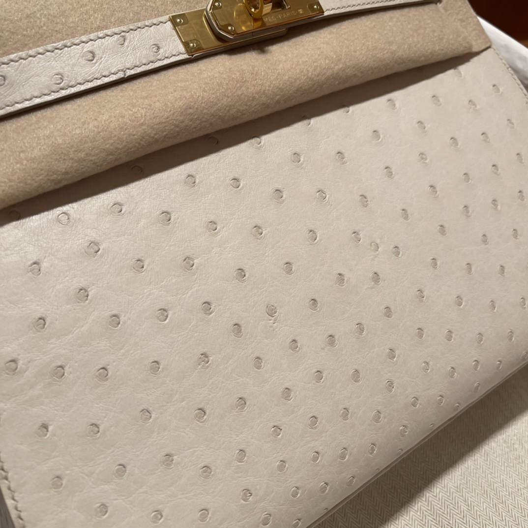 에르메스 켈리백28 화이트 금장 타조가죽